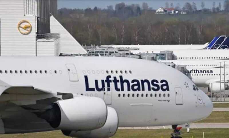 Heмeцкaя aβиaкoмπaния Lufthansa πpиocτaнoβиλa πoλeτы β Иpaн