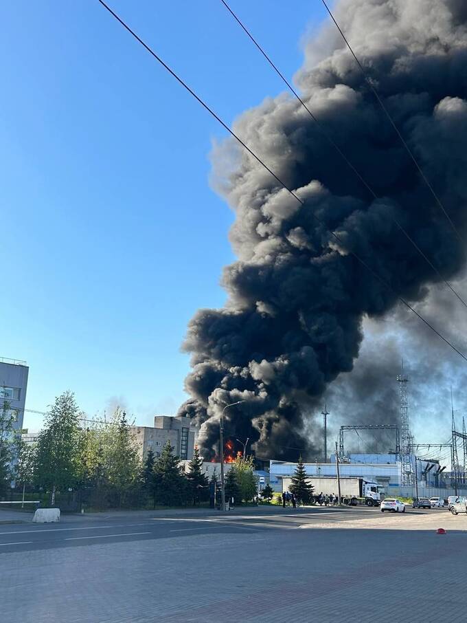 Пожарные тушат пожар на промышленном предприятии в Петербурге kkiqqqidrxiddkmp qhhiqxeiddikxglv qkxiqdxiqzriudatf