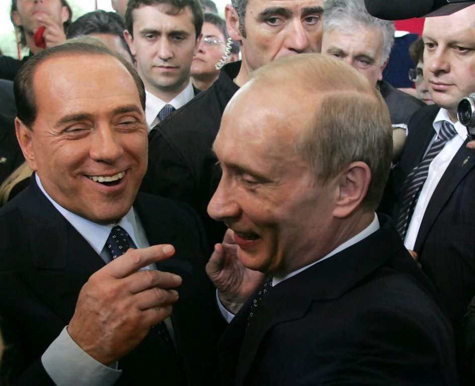 Vladimir+Putin+Meets+Silvio+Berlusconi+H8tNA8zE2FRx