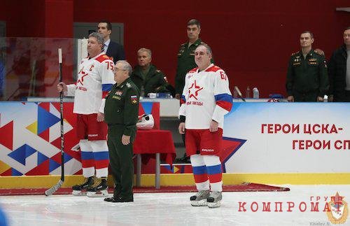 На переднем плане слева направо: Тимур Иванов, Руслан Цаликов, Сергей Неверов